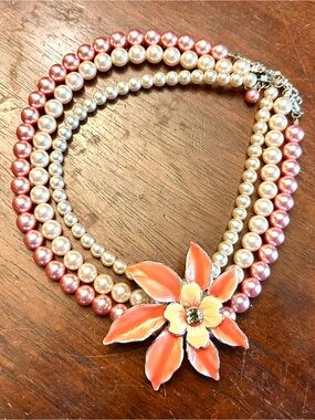 VTG Y2K Pink, Cream, Peach Embellished Enamel Flower Triple Strand Pearl Choker